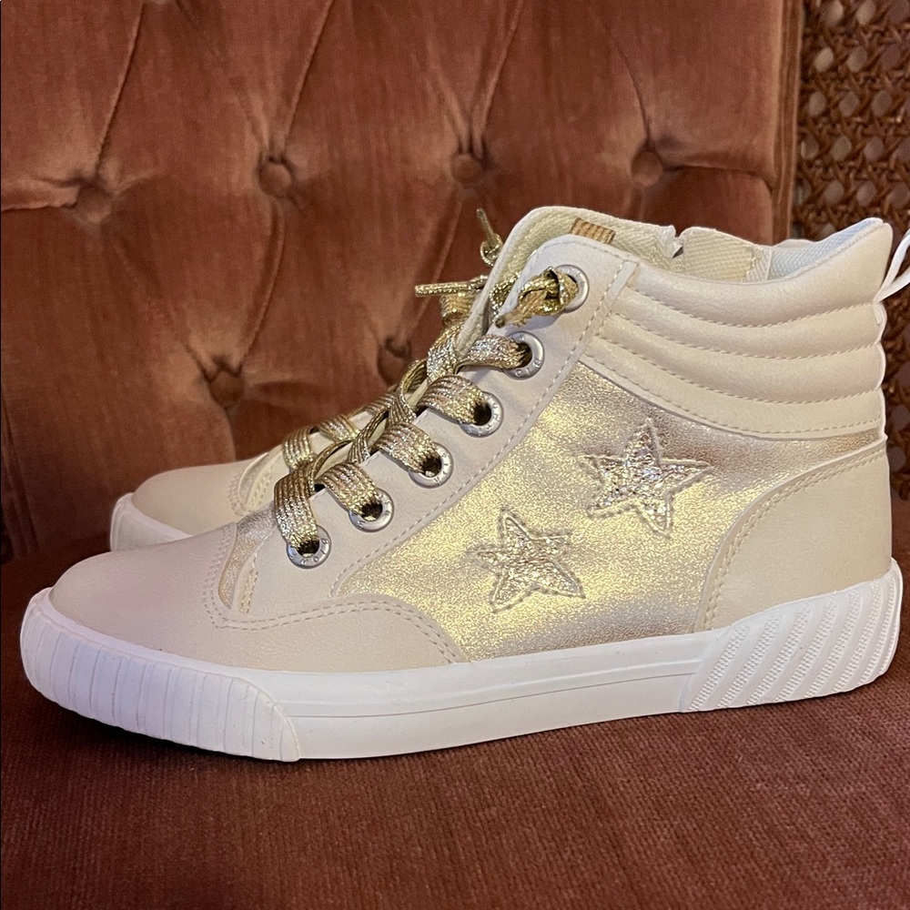 Blowfish Kids Sneakers in Cream and Gold